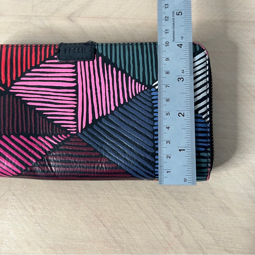 Fossil Black and Pink Patterned Wallet Zip Closure Leather - Picture 5 of 11